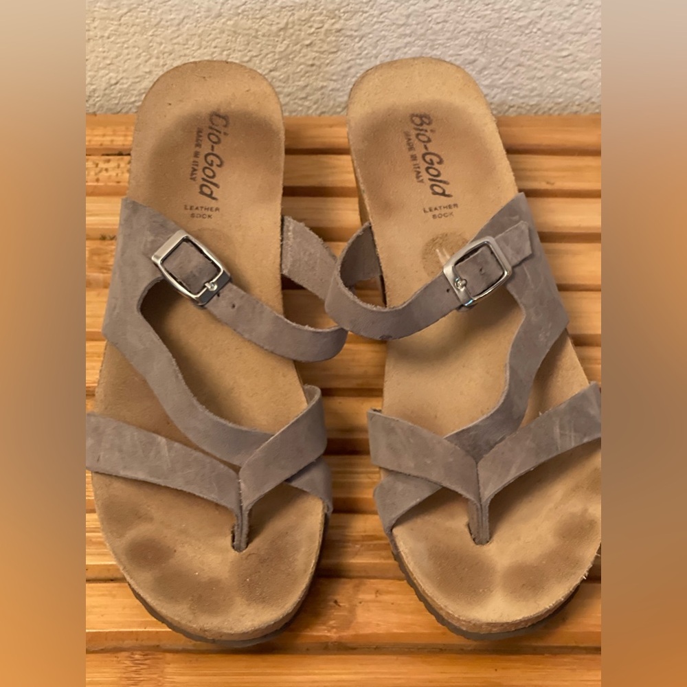 Cute Bio-Gold sandals - Picture 2 of 9